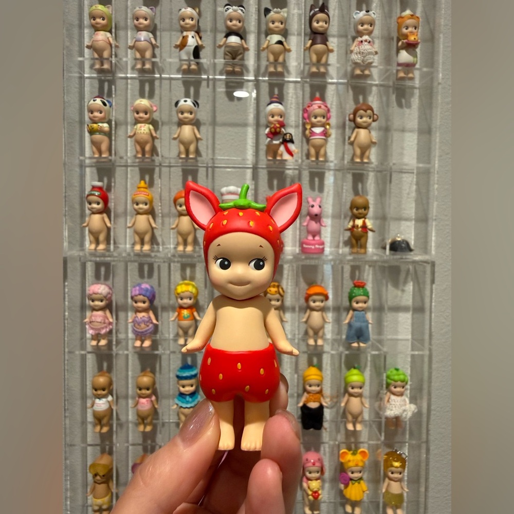 Authentic Sonny angel strawberry fawn